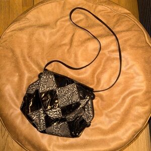 Vintage Robert Bestien Cross body Bag black patent leather and silver gold tone